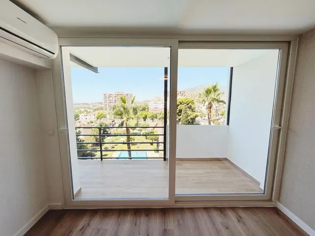 Piso en venta en Avenida de la Telefónica — 11