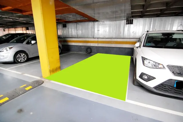 Plaza de garaje para coche grande - Fácil acceso — 2