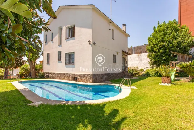 Casa en venta en El Masnou con piscina - foto 3