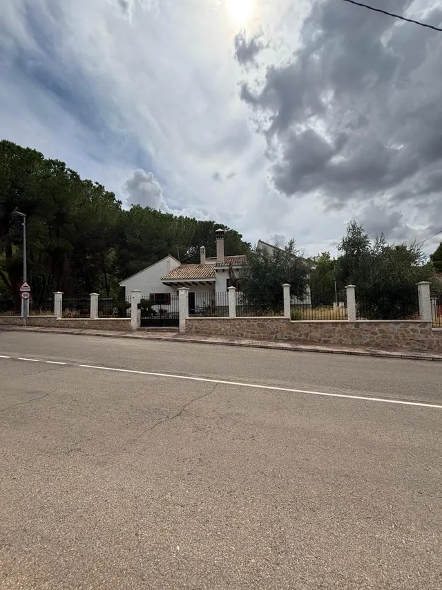 Chalet exclusivo con piscina cubierta de cristal y más de 300 m2 en urbanización Los Teatinos — 30