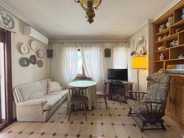 CASA EN LA EMBLEMATICA PLAZA DEL CASTILLO DE CANDELEDA — 34