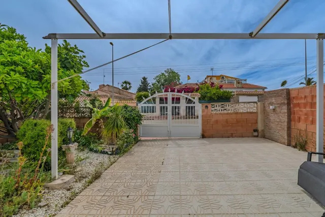 Chalet independiente con solárium y posibilidad de piscina p - foto 4