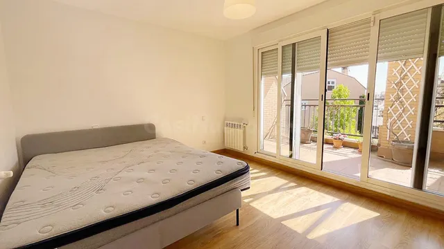 ¡EN ALQUILER PARA ESTUDIANTES! habitaciones EN CHALET CON REFORMA RECIENTE EN VILLANUEVA DE LA CAÑADA. — 26