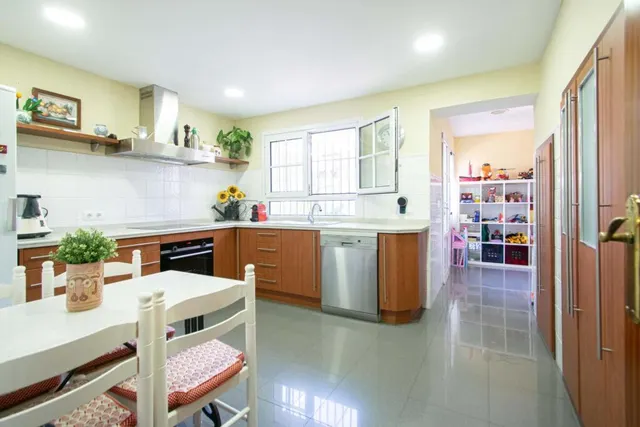 Espectacular chalet independiente en Gines!!! - foto 4