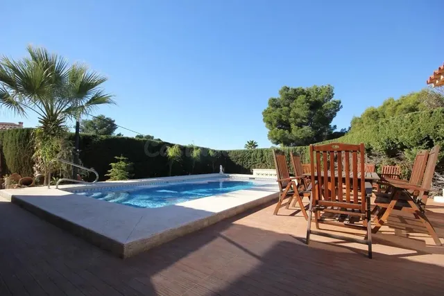 * Villa de 4 dormitorios, piscina y garaje en parcela de 810 - foto 3