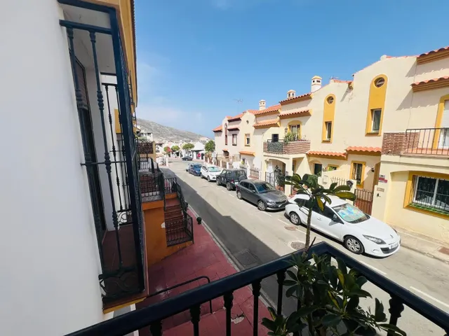 IMPECABLE CASA ADOSADA EN BENALMÁDENA PUEBLO CON VISTAS DESP - foto 3