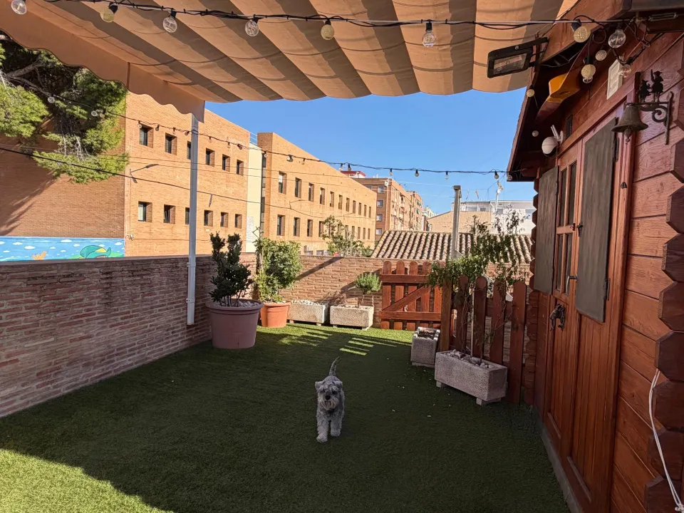 Casa en venta con terraza y buhardilla – 450.000 €