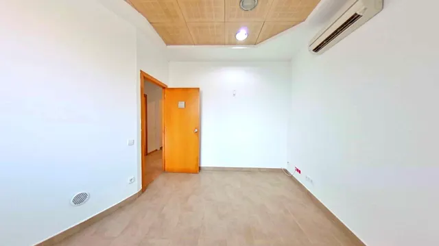 Local en venta en Calle de Schubert — 10