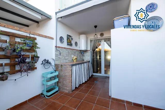 MARAVILLOSA CASA A POCOS MINUTOS DEL CENTRO DE LA ZUBIA - foto 4