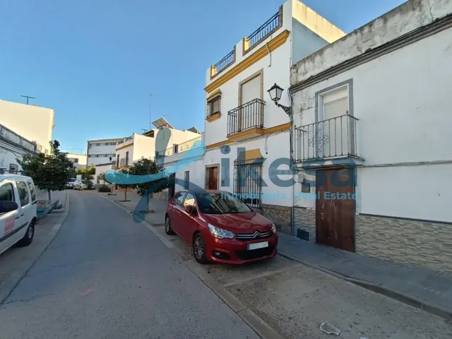 Venta de Casa Adosada en Lora del Río - Sevilla - foto 2