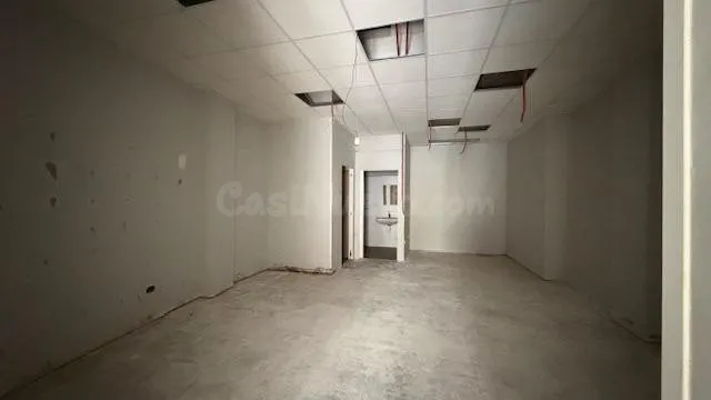Bajo comercial con muchas posibilidades