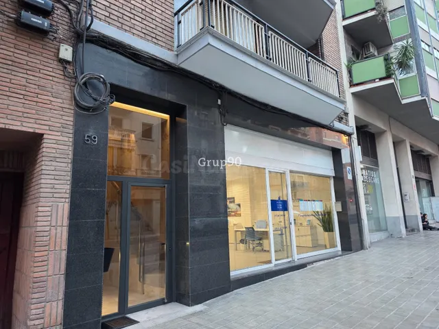 🏢 Local comercial de 135 m2 a pie de calle – Amplio, versáti