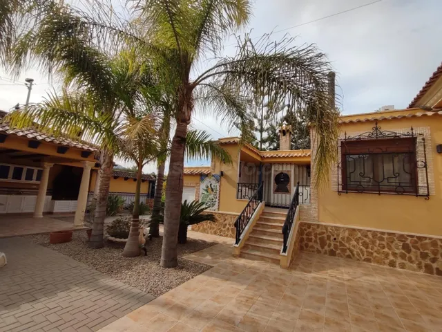 VILLA DE LUJO A TAN SOLO 30 MIN DE LA PLAYA CON PARCELA DE 1 - foto 3