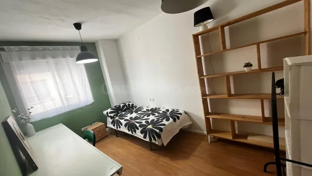 Amplio Piso Seminuevo con Vistas y Servicios en Urbanización - foto 5
