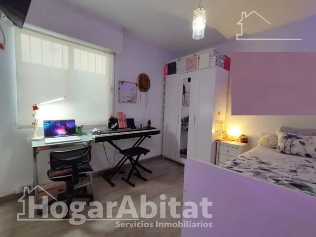 Espacio exterior, luz y privacidad en este adosado reformado en esquina con gran terraza y piscina comunitaria — 24