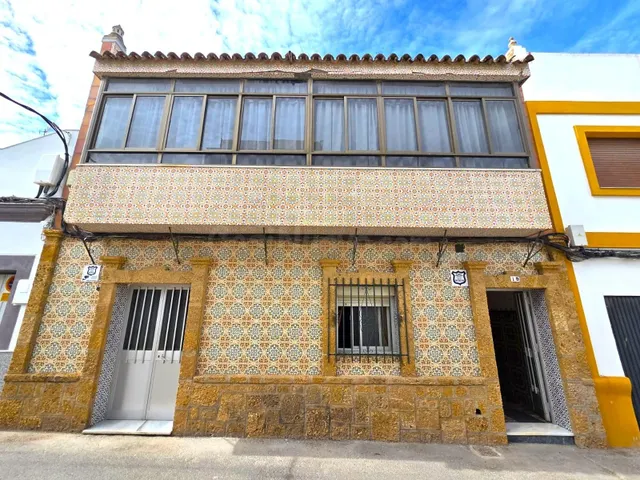 GRAN CASA DE TRES PLANTAS, 5 DORMITORIOS, TERRAZAS Y GARAJE EN CHICLANA DE LA FRONTERA — 2