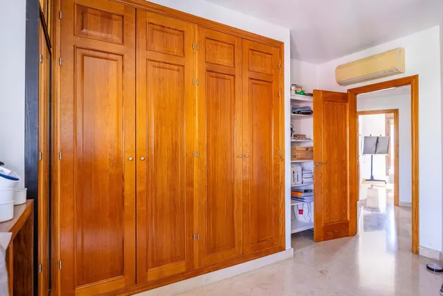 se alquila piso  SIN MUEBLES de 2 habitaciones 2 baños, terraza, garaje en castilleja de la cuesta — 26