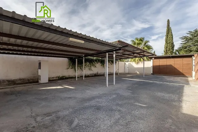 Chalet independiente con pozo propio y placas solares — 36