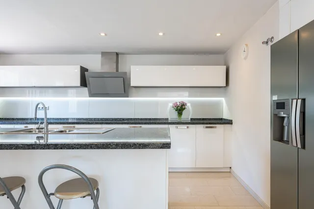 CHALET INDEPENDIENTE DE UNA SOLA PLANTA CON PISCINA — 25