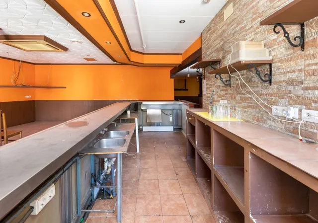 Gran oportunidad, edificio a la venta en barrio de Monachil. — 13