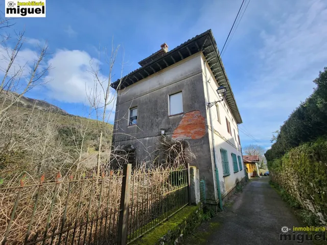 Se vende gran propiedad para rehabilitar en Abándames, Peñam - foto 2