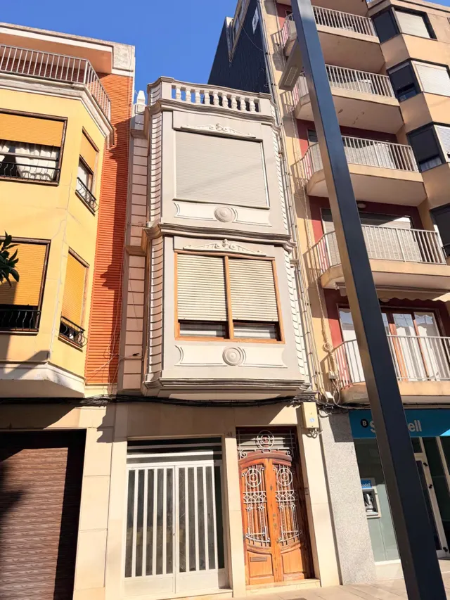 Casa señorial en el centro de Cullera con planta baja (garaj