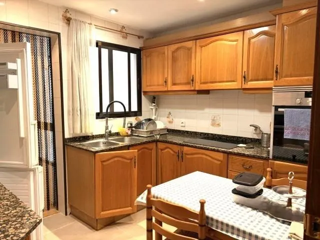 SE VENDE AMPLIA VIVIENDA EN ARRANCAPINS CON PLAZA DE GARAJE - foto 2