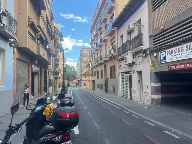 Plaza de Parking en Alquiler en Calle Sevilla — 8