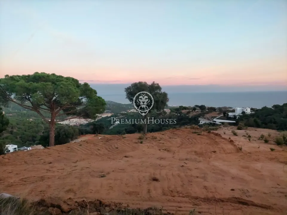 Espectacular parcela a la venta con vistas al mar