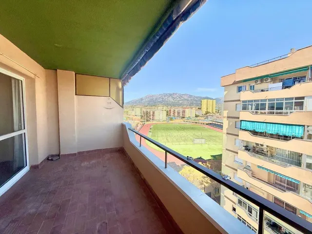 ¡vistas al mar desde la novena planta! terraza de 20 m2 en el centro de Fuengirola — 3
