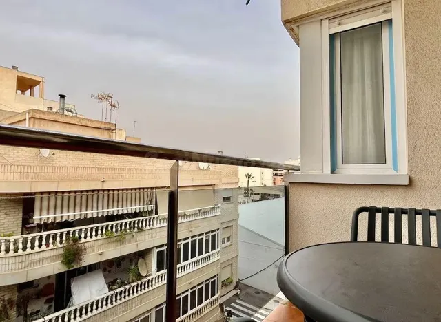 Apartamento con piscina comunitaria, Alicante, Torrevieja. 2 habitaciones, 53 m2, 1,4 kilómetros del mar — 11