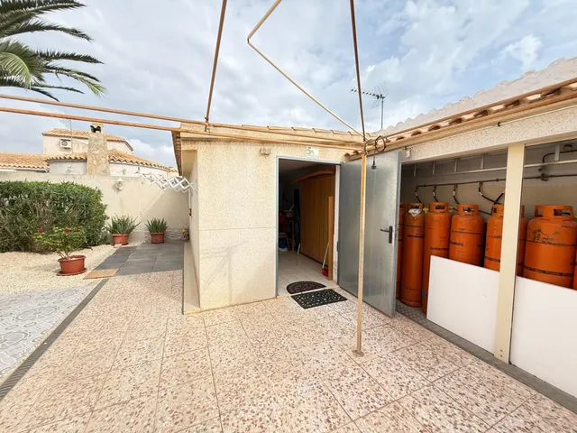 Impresionante Chalet Independiente en El Chaparral, Torrevieja — 16