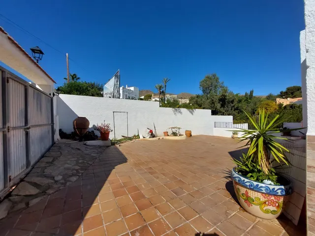 Casa chalet con 6 habitaciones y piscina privada en zona de  - foto 5