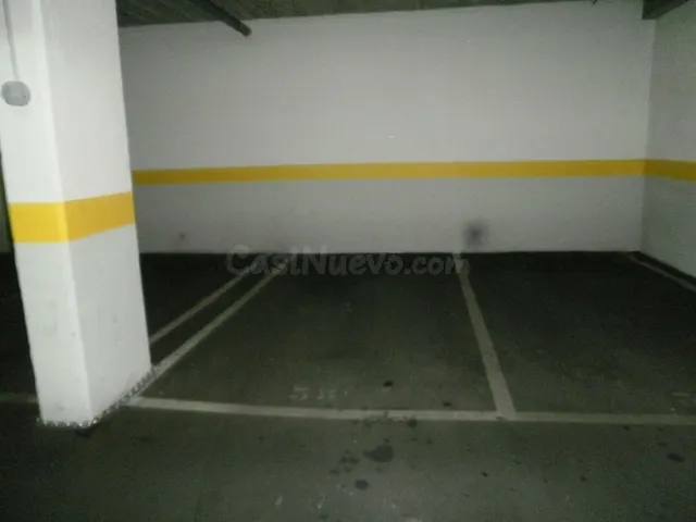 PLAZA DE GARAJE PARA COCHE GRANDE
