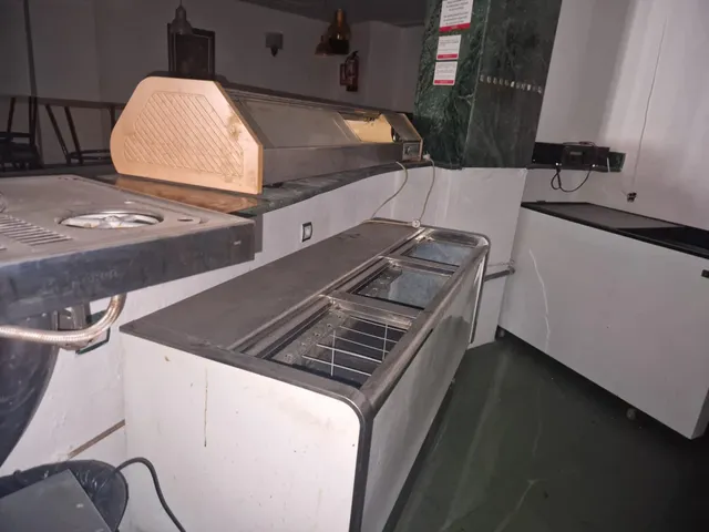 Local comercial en buen estado – Ideal para bar o cafetería — 5