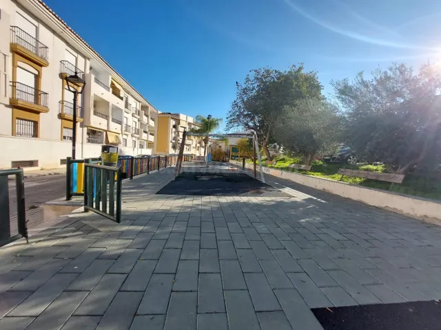 Amplio Piso en Venta en el Corazón de Salobreña - foto 3
