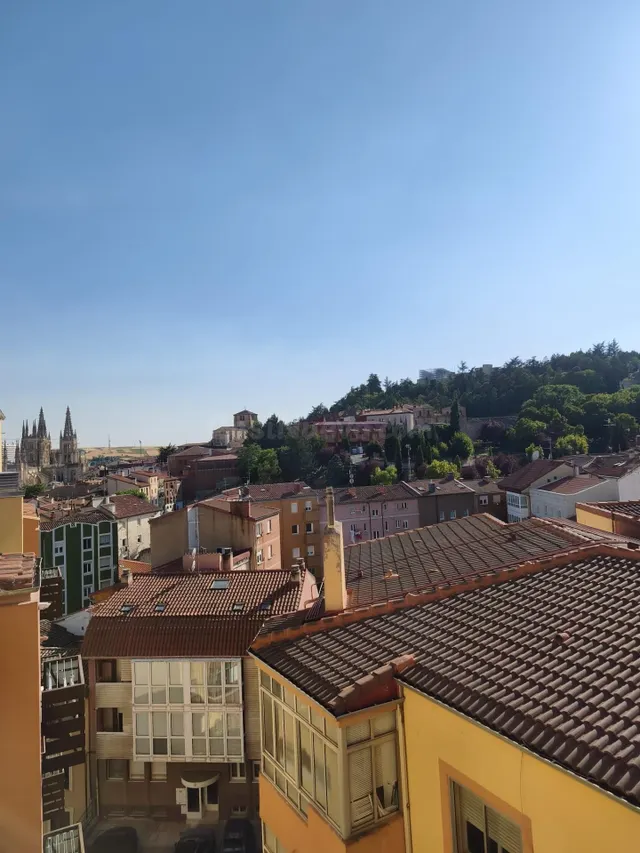 ENCANTADOR ÁTICO EN EL CORAZÓN DE BURGOS