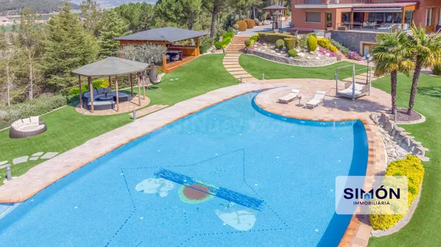 ¡Exclusiva VILLA con vistas y todo lujo de detalles! - foto 3