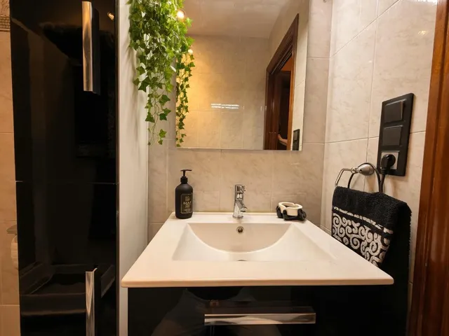 Piso impecable de 2 habitaciones con balcón en Badalona — 12