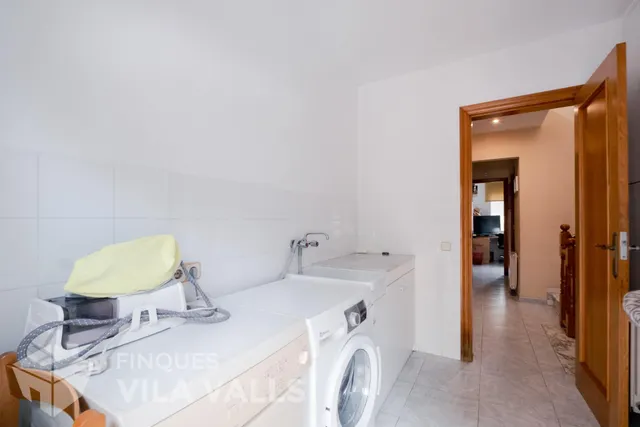 Casa con terraza, jardín y amplios espacios — 26