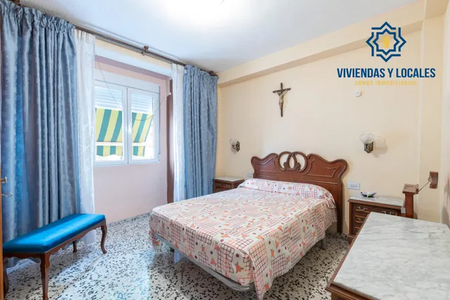 Piso de 3 dormitorios en calle milán, zaidín | muy luminoso y con gran potencial — 12