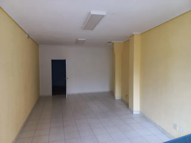 SE ALQUILA LOCAL COMERCIAL CENTRO PONFERRADA — 2