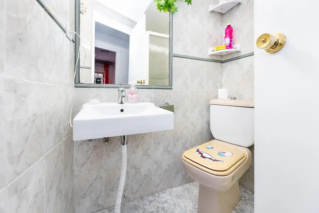 Venta de piso de 4 dormitorios y 2 baños en Granada (Zona Centro) — 21