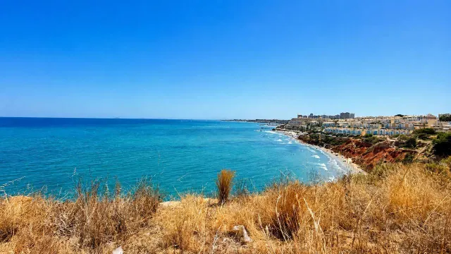 Apartamento turístico en primera línea de mar con piscina, garaje y solárium panorámico — 7