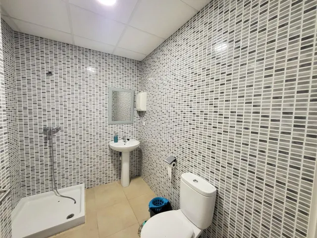 Amplio Local Comercial Reformado en el Almaig, Ontinyent — 9