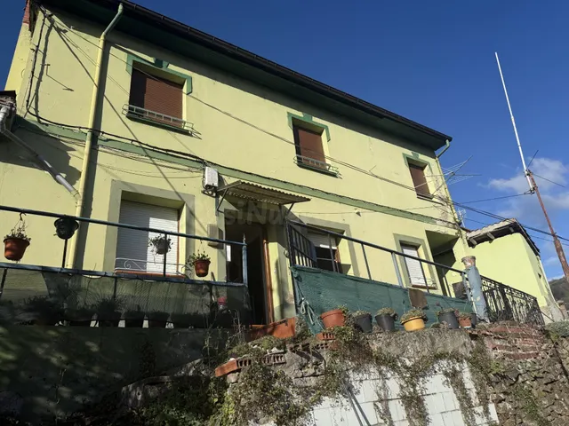 Casa reformada con terraza y terreno en Blimea – Rodeada de  - foto 3