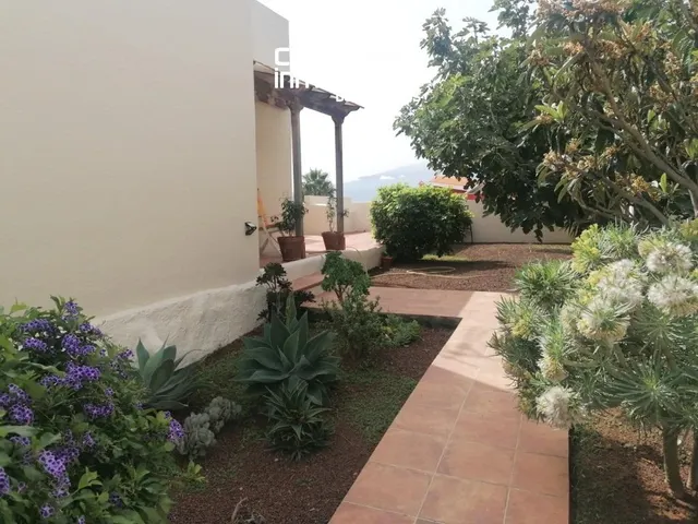 Piso amueblado de 3 dormitorios con terraza y jardín en tabaiba alta — 2