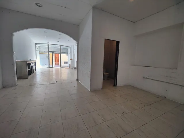 SE ALQUILA LOCAL PLANTA BAJA EN CENTRE VILA — 15