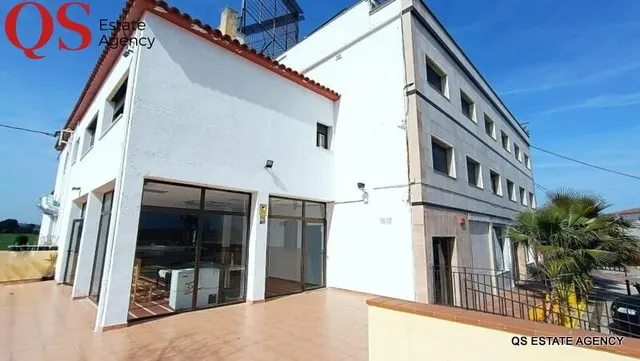 Hotel con piscina en Vidreres - foto 2