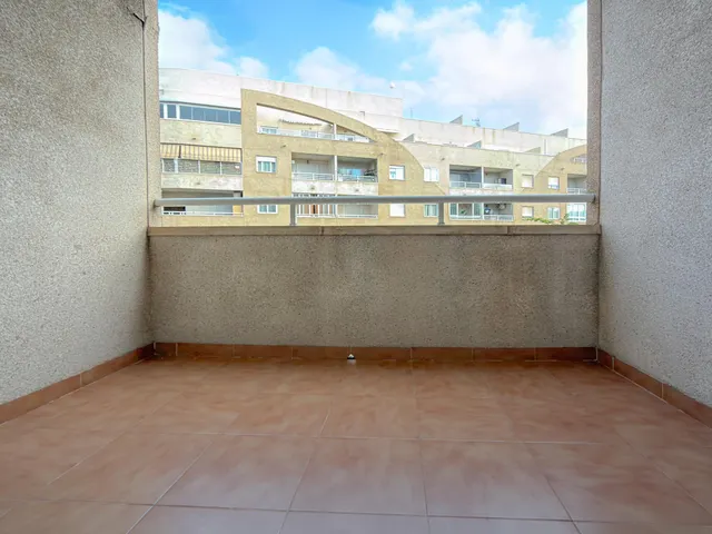 Centro! Encantador apartamento (Año 2003) con terraza confortable y vistas despejadas + 2 Piscinas comunitarias — 24